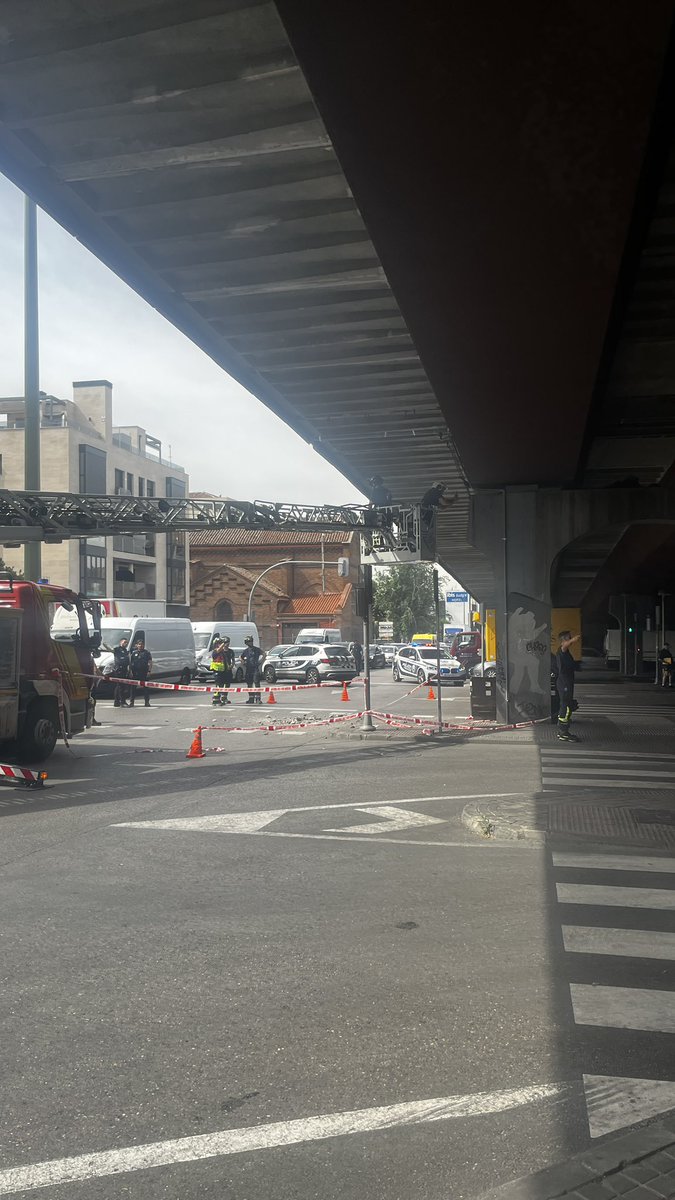 Al final el #PuentedeVallecas #M30 acabará desapareciendo de una manera u otra. O por seguridad o por sentido común.
Esto es de hace unos minutos… 🤷🏻‍♂️

CC <a href="/MasPuenteValle1/">Más Madrid | Puente de Vallecas</a> <a href="/MasMadrid__/">Más Madrid</a>