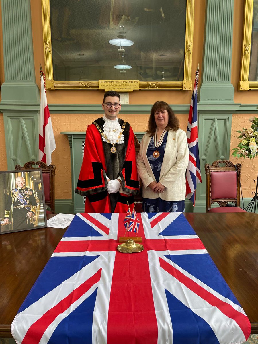 brislordmayor's tweet image. 🇬🇧 One of the many privileges of the Lord Mayoral role is taking part in Bristol's citizenship ceremonies!🏅
I'd like to extend my thanks to the team at @BristolCouncil registry office who ensure these ceremonies run smoothly 🙌
Find out more 👇
bristol.gov.uk/residents/birt…