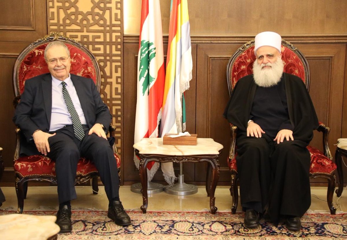 زيارة مودة لسماحة شيخ العقل الدكتور سامي ابو المنى. تبادلنا الرأي في الشؤون الوطنية مؤكدين ضرورة تناولها بحكمة وصدق وشجاعة. وشددنا على الشراكة الروحية وشراكة القيم بين اللبنانيين.