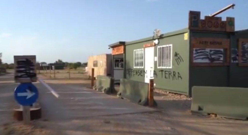 ⚠️ Concentració de suport als 3 membres de la <a href="/cupnacional/">CUP Països Catalans</a> <a href="/CUPNordOriental/">CUP Comarques Gironines</a> pel sabotatge a les instal·lacions il·legals que exploten la zona natural de la Gola del Fluvià 

NO SOM UN SOUVENIR... NI SOM DE PEDRA. QUAN CONVÉ SEGUEM CADENES!
#nosomunsouvenir
#defensemlaterra