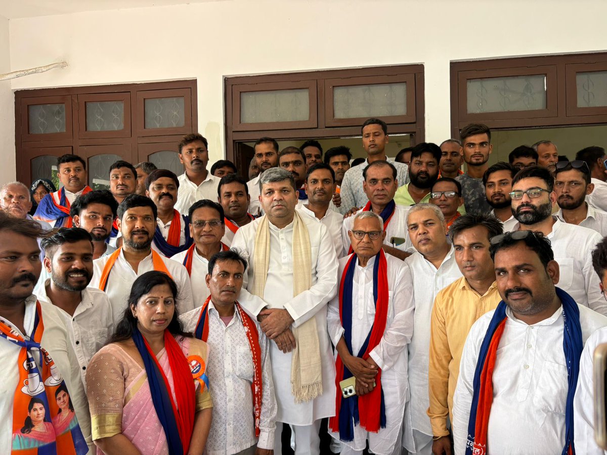आज जनपद सिद्धार्थनगर  के विकास भवन स्थित अंबेडकर सभागार, में आयोजित अपना दल (एस) की संगठन समीक्षा बैठक में  संगठन की संरचना, कार्यप्रणाली और भविष्य की रणनीति पर विस्तार से चर्चा की गई।

बैठक के दौरान संगठन को और अधिक मजबूत, सक्रिय एवं जनसरोकारों से जुड़ा बनाने हेतु  कई महत्वपूर्ण
