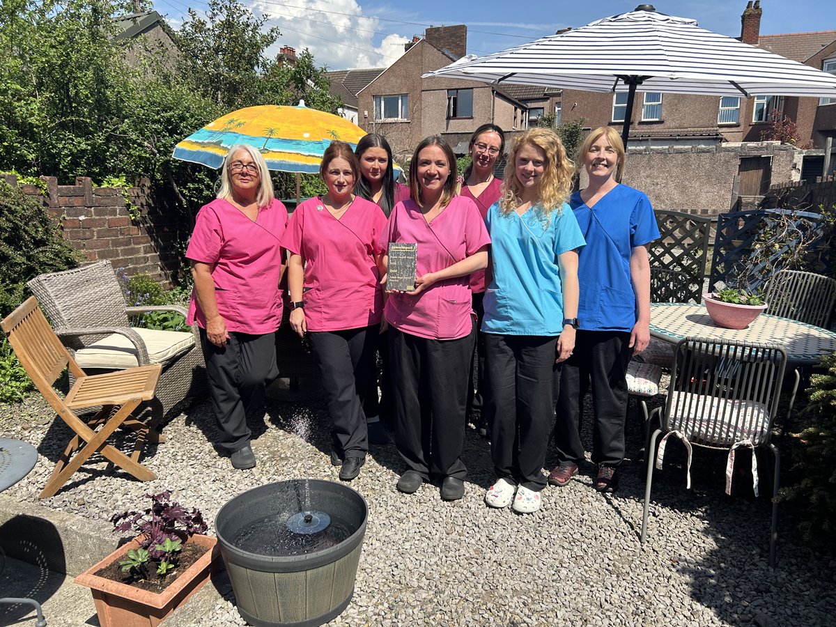 SwanseabayNHS's tweet image. Primary care staff are being rewarded for introducing greener ways of working across their practices in Swansea Bay.

Read the full story on our website: sbuhb.nhs.wales/news/swansea-b…
