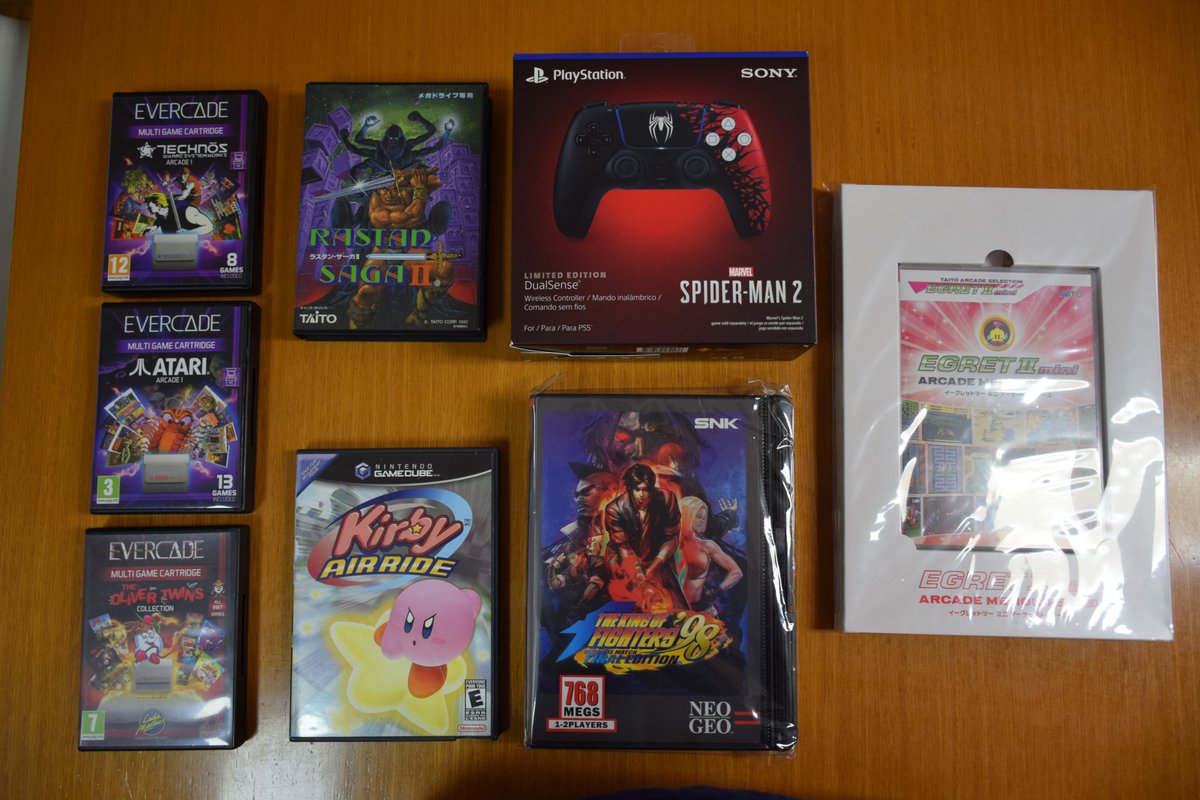 Mañana por la tarde terminan algunas subastas en eBay con material golosón. Juegos de Evercade descatalogados o un mando DualSense de Spider-Man 2 pueden ser tuyos. Precios razonables y la mayoría sin pujas. ¡Suerte a los interesados y se agradecen los RT!