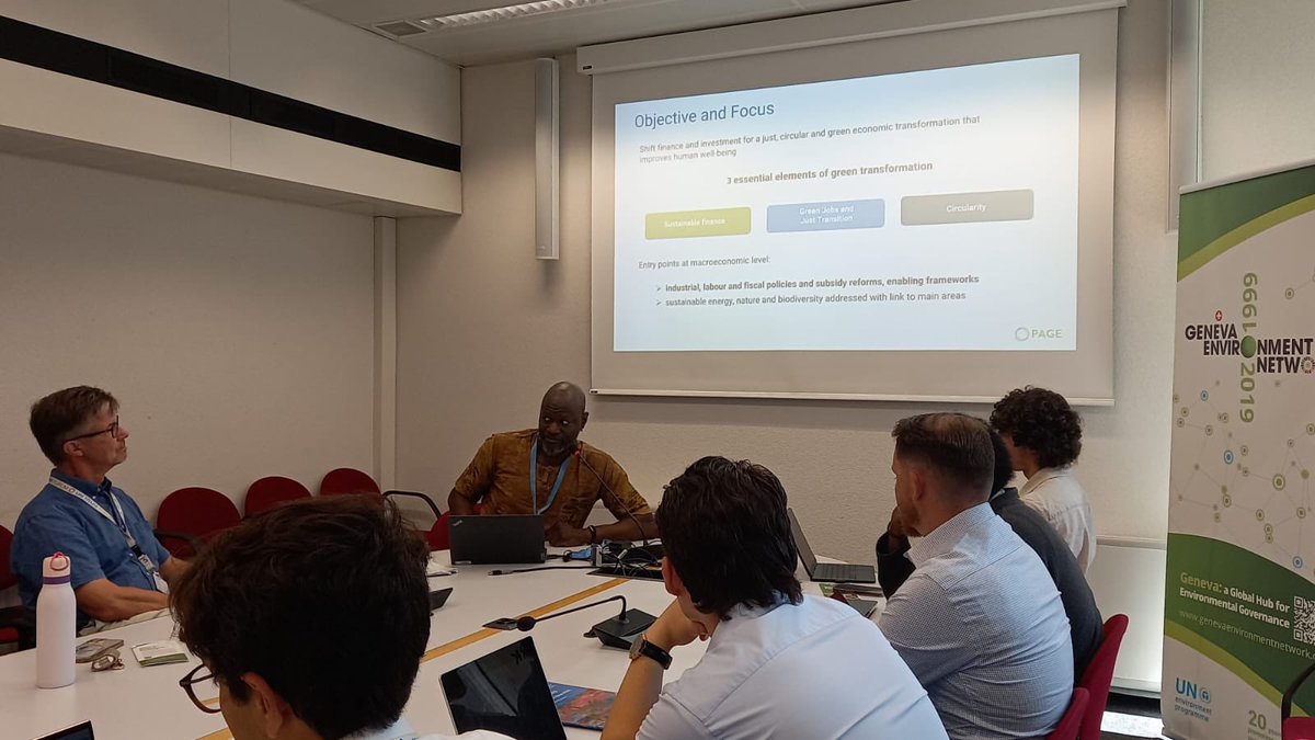 GENetwork's tweet photo. This morning, we welcomed SIT university students to the #EnvironmentHouse for an introduction to #GENeva global hub for env't governance.
Engaging exchanges took place with Atila Uras of @UNEP on Disasters & Conflicts and with Adebiyi Odegbile of @_un_page on #GreenEconomy. https://t.co/LjWTppIAJ8