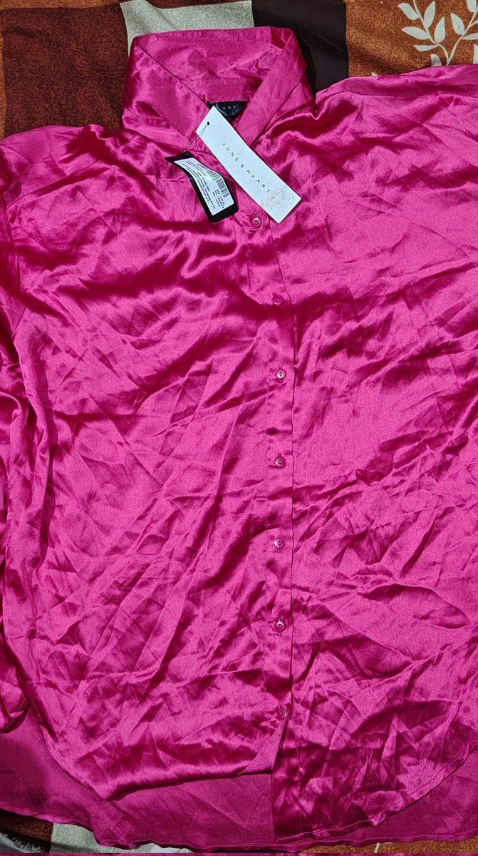 mishragolu05's tweet photo. @myntra this is beyond ridiculous.
1st order: Got 1 of 2 shorts. Other marked “delivered” — never came. Complained, nothing.
2nd order: Sent the wrong item. No pickup, no refund.
Endless calls, zero help.
Order IDs: # 1300234 25369215240403 &amp; # 1301065 47934786966101 
FIX THIS. https://t.co/oFjHglN5LP