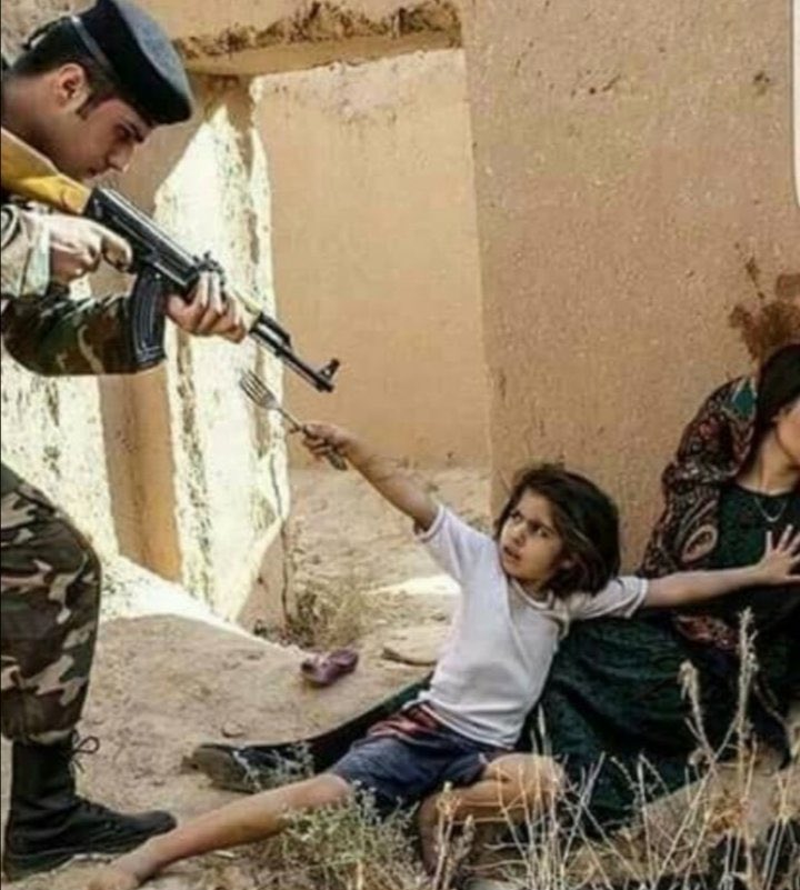 ÖLEN ANNESİN  ÇATALLA  KORUYAN  SABİ                ÖDLEK  YAHUDİ