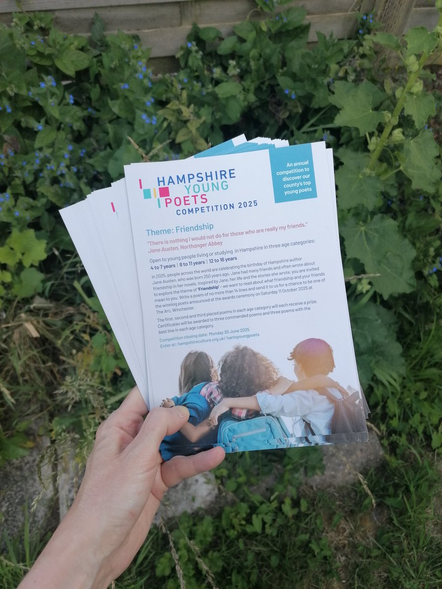 🪄📝@bookwells Poetry Desk is sparking imaginations!

🤗Poems written there by Hampshire U16s will be entered into Hampshire Young Poets Competition 2025. 

The competition closes 30 June, and it's free to enter

Learn more: winchesterpoetryfestival.org/young-poets-co…