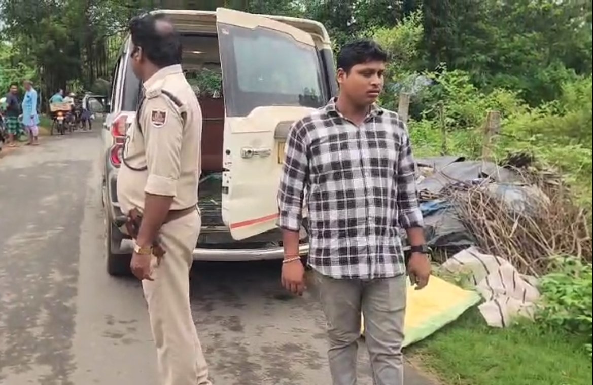 ArgusNews_in's tweet image. #Balasore: Excise Dept &amp;amp; district mobile squad conducted raids at illegal liquor units in Nagua, Saraswatipur &amp;amp; Kukudia villages; seized 800 litres of mahua liquor. 2 women &amp;amp; 3 men arrested, forwarded to court.

#Odisha #ExciseRaid #Bhogarai