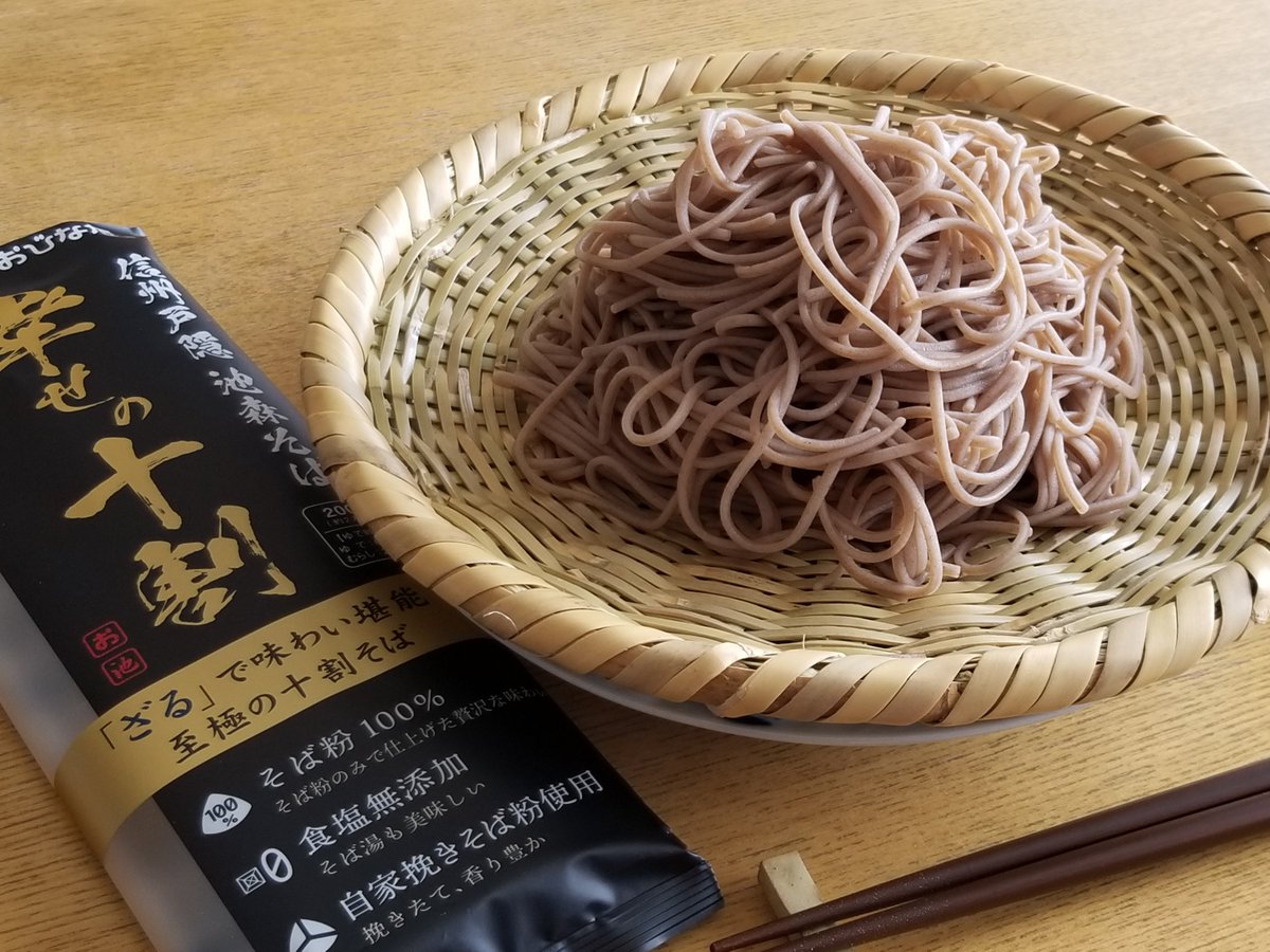 蒸し暑い日や雨が多い季節😔
この時期は体内の水分循環が滞り、
むくみやすいそう🌝

おそばに含まれるカリウムは
溜まった水分を排出する働きがあり、
むくみ改善に効果的💡

#幸せの十割 は食塩も無添加でさらにGOOD💮

おいしく元気にいきましょう💪
ikemorisoba.com/items/5fd83f52…

#池森そば