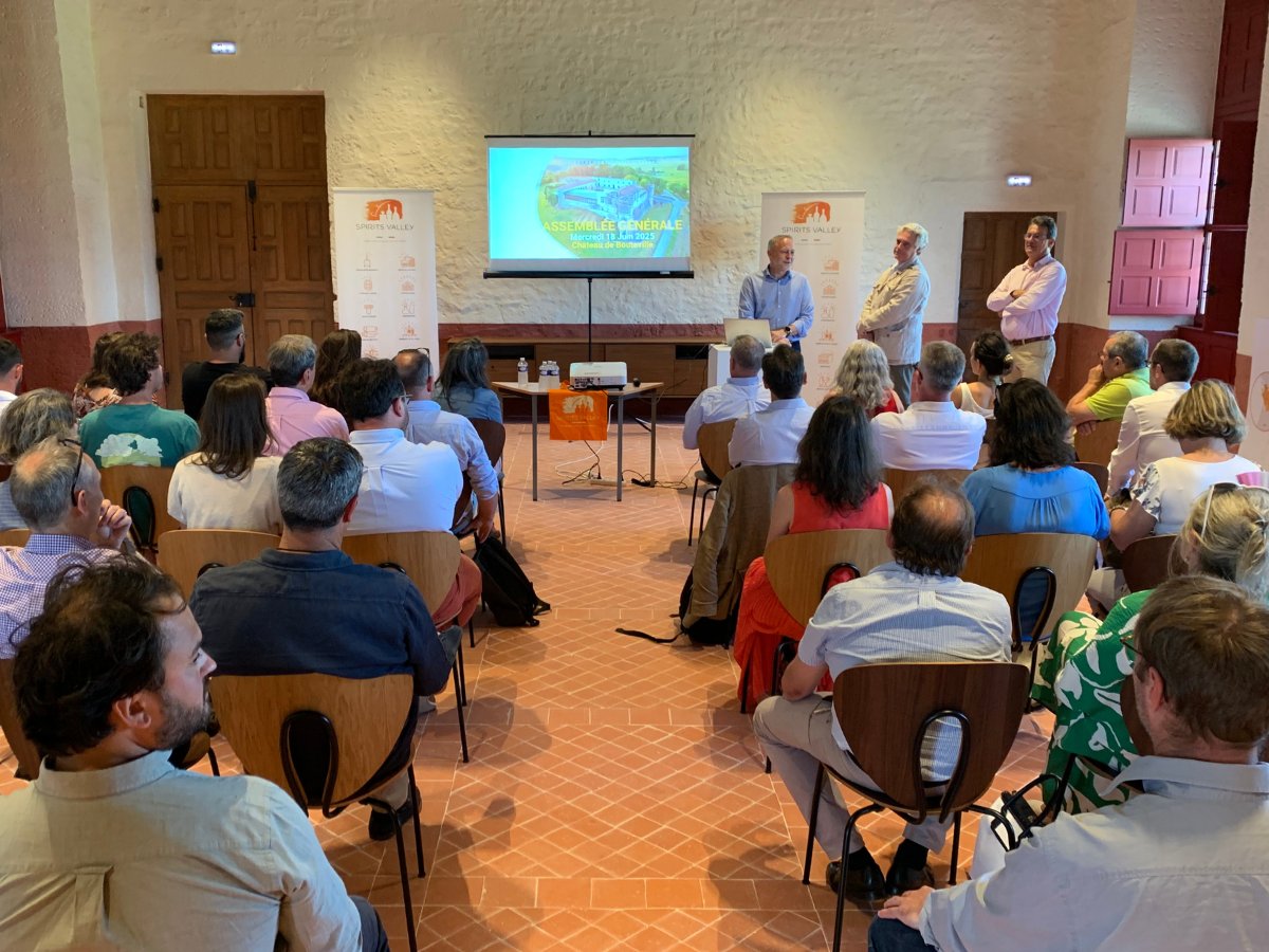 Assemblée Générale 2025 de Spirits Valley
Un grand merci à tous nos adhérents pour leur présence lors de notre Assemblée Générale qui s’est tenue hier dans le cadre exceptionnel du Château de Bouteville
#AssembléeGénérale #Collectif #Château #SpiritsValley