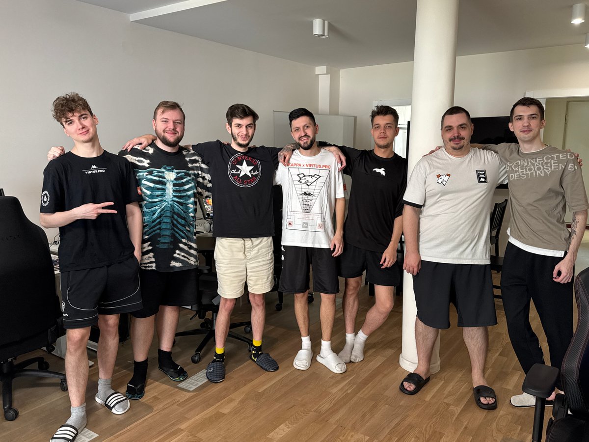 20 ping enjoyers say hi from Serbia 😏

Stage 1 of EML begins with a Belgrade bootcamp for our R6SX Bears 🇷🇸 Let’s cheer them on all the way to EWC! 

#R6SX #SiegeX #GOGOVP