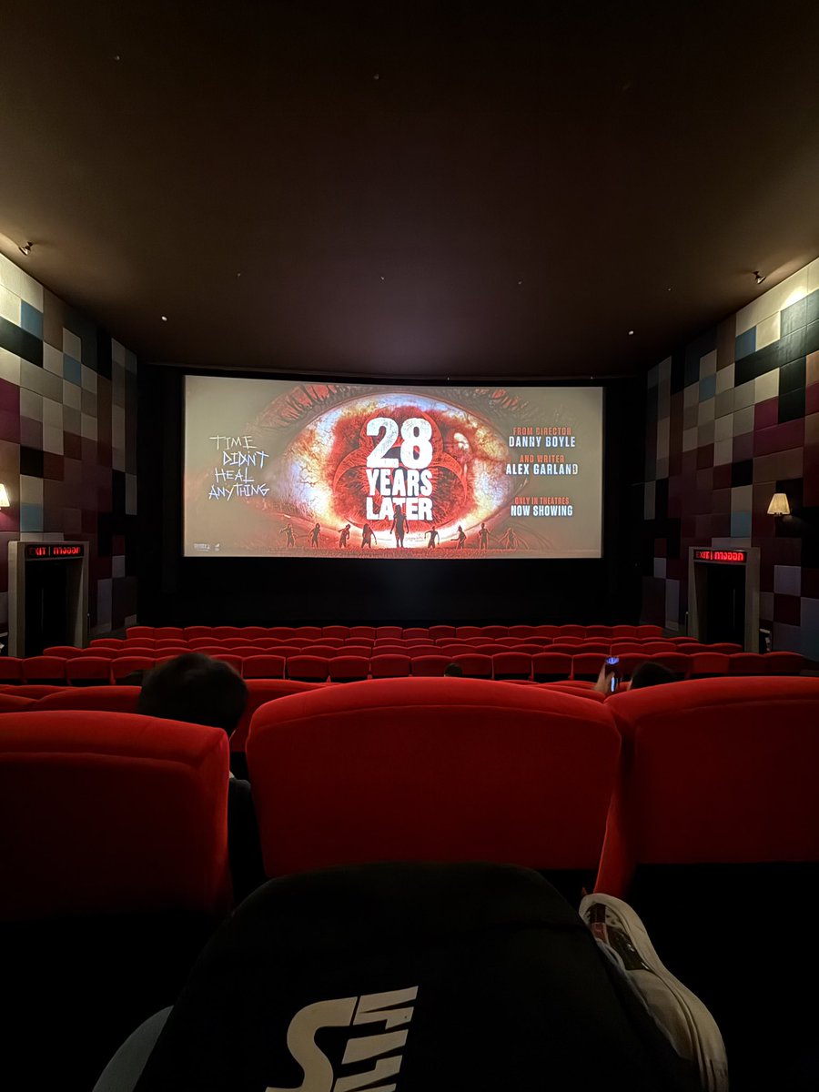 iamliterallyme2's tweet photo. #28YearsLater is thrilling, emotional and I love how Danny Boyle has incorporated the use of several iPhones in some scenes. The performances are really good too especially by the main kid. I felt the film ended really quick, I wanted to see more. Can’t wait for the sequel https://t.co/wVyFPLlM2j