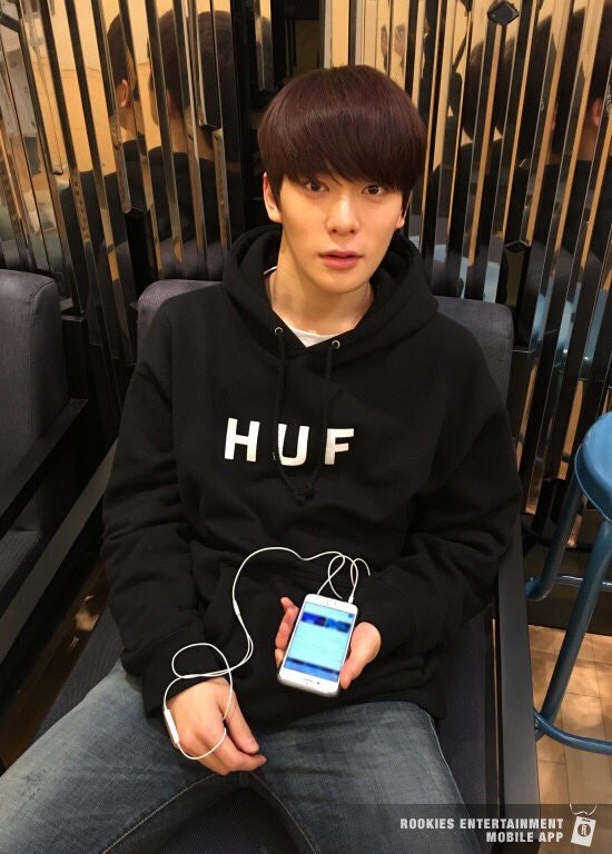 an_jaehyun214's tweet photo. 애기 정재현 귀여���서 자바무거야함 https://t.co/jIktjiYxh1