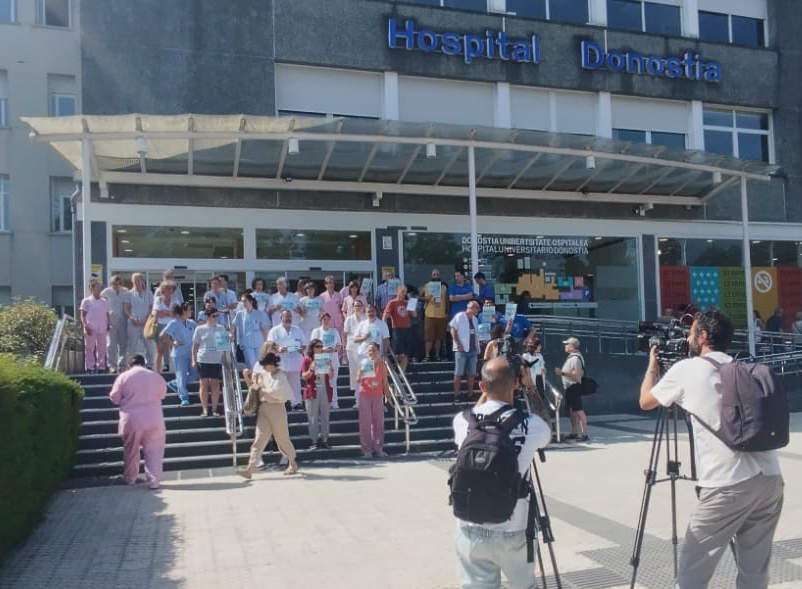 ESKsindikatua's tweet photo. Hitzetatik  ekintzetara pasatzeko eskatu diogu gaur Eusko Jaurlaritzari. Eta hori  egin dezala lehen mailako arreta indartuz, pribatizazioak itzuliz,  lan-baldintzak hobetuz eta #Osakidetza modu garden eta parte-hartzailean  kudeatuz.

#BlaBlaBla
#ZSPDI https://t.co/jfrH221fdU