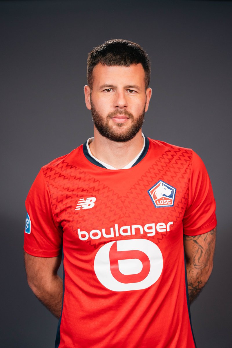 Formé au club, capitaine de l'équipe réserve, 𝐕𝐚𝐥𝐞𝐧𝐭𝐢𝐧 𝐕𝐚𝐧𝐛𝐚𝐥𝐞𝐠𝐡𝐞𝐦 quitte le LOSC après une aventure professionnelle qui aura duré 9⃣ ans 🔚👋

Toujours humble et travailleur, Valentin, nous te souhaitons le meilleur pour la suite de ta carrière ! 🫡❤️🤍
