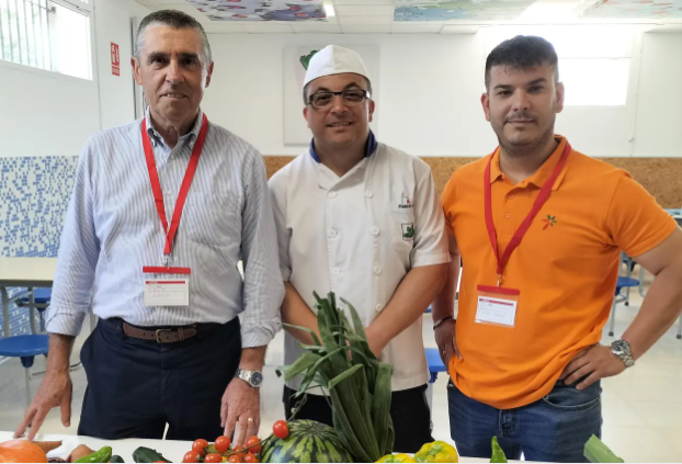 Colaboramos con el colegio Elis Villamartín en los talleres que han organizado con motivo del Día Mundial de la Gastronomía Sostenible de las Naciones Unidas. elespanol.com/alicante/cultu…