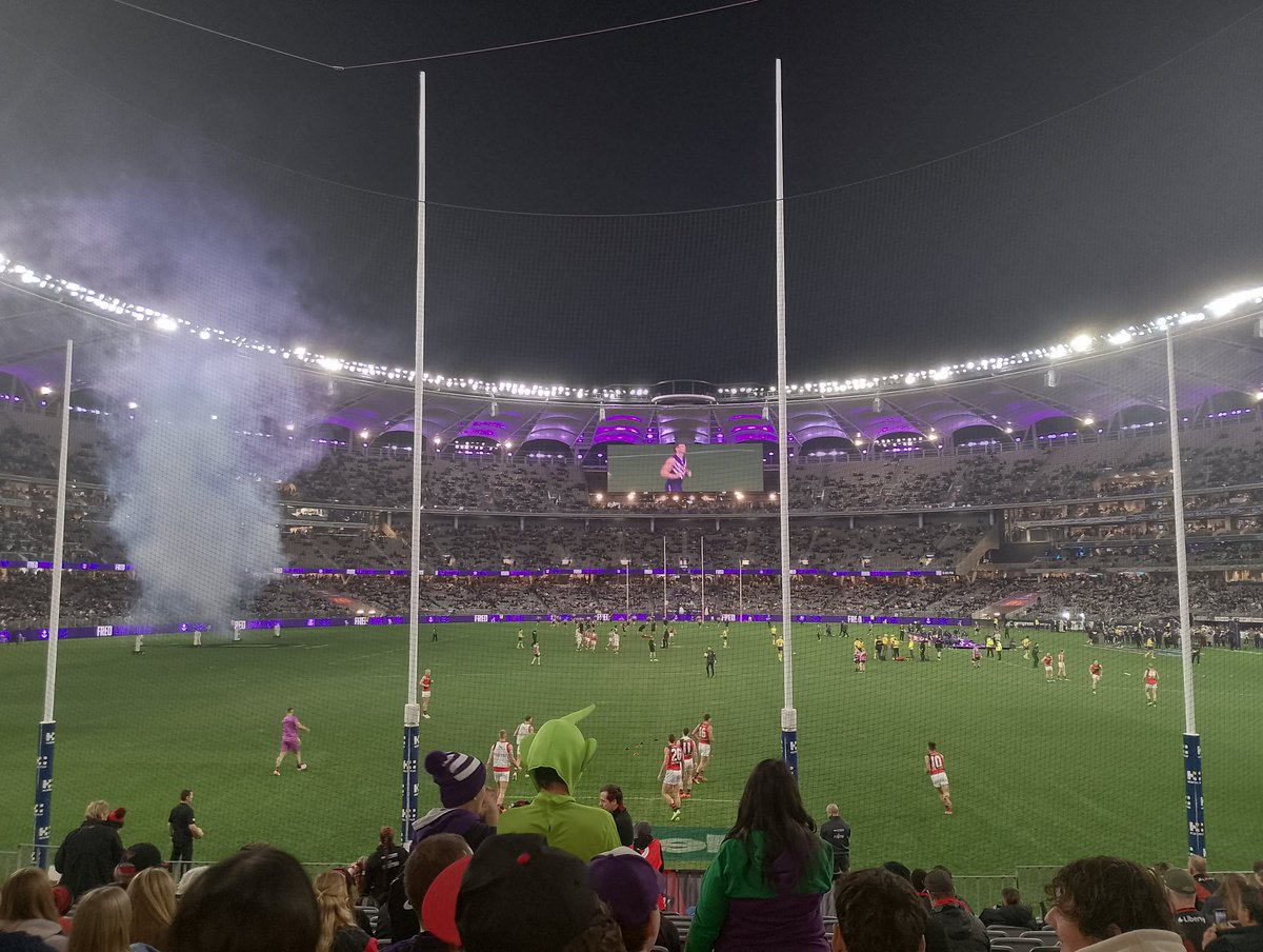 Origin last night was supreme. Wet weather last night and a contest that went to the death was another level. 
Thought I'd come back for another round. Freo v Essendon for Thursday night AFL. 
#FreVEss