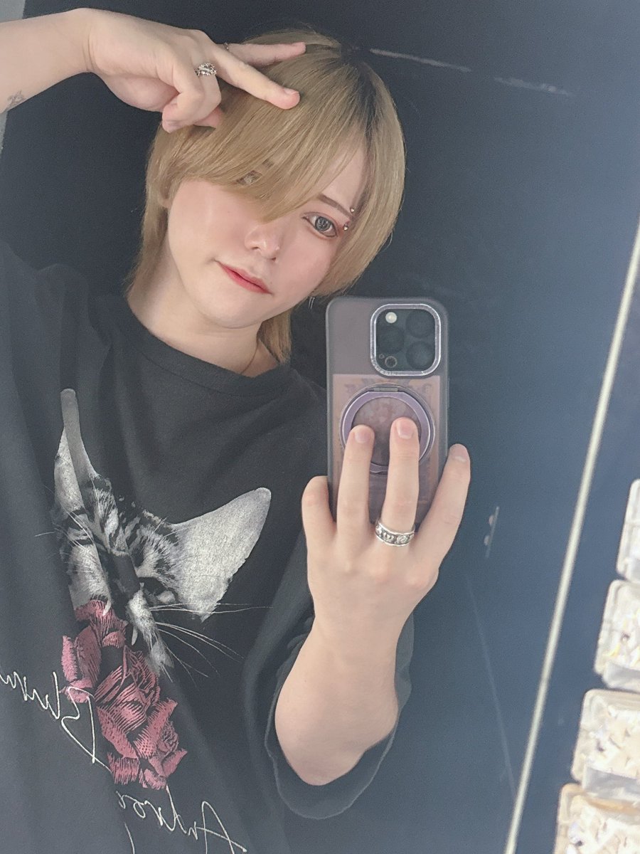 Core_mahuyu's tweet image. 猫には甘いタイプです。あとたぶん君にも。

#可愛いの着てる自覚はある
#甘やかすの得意です
#ホストとTシャツの破壊力