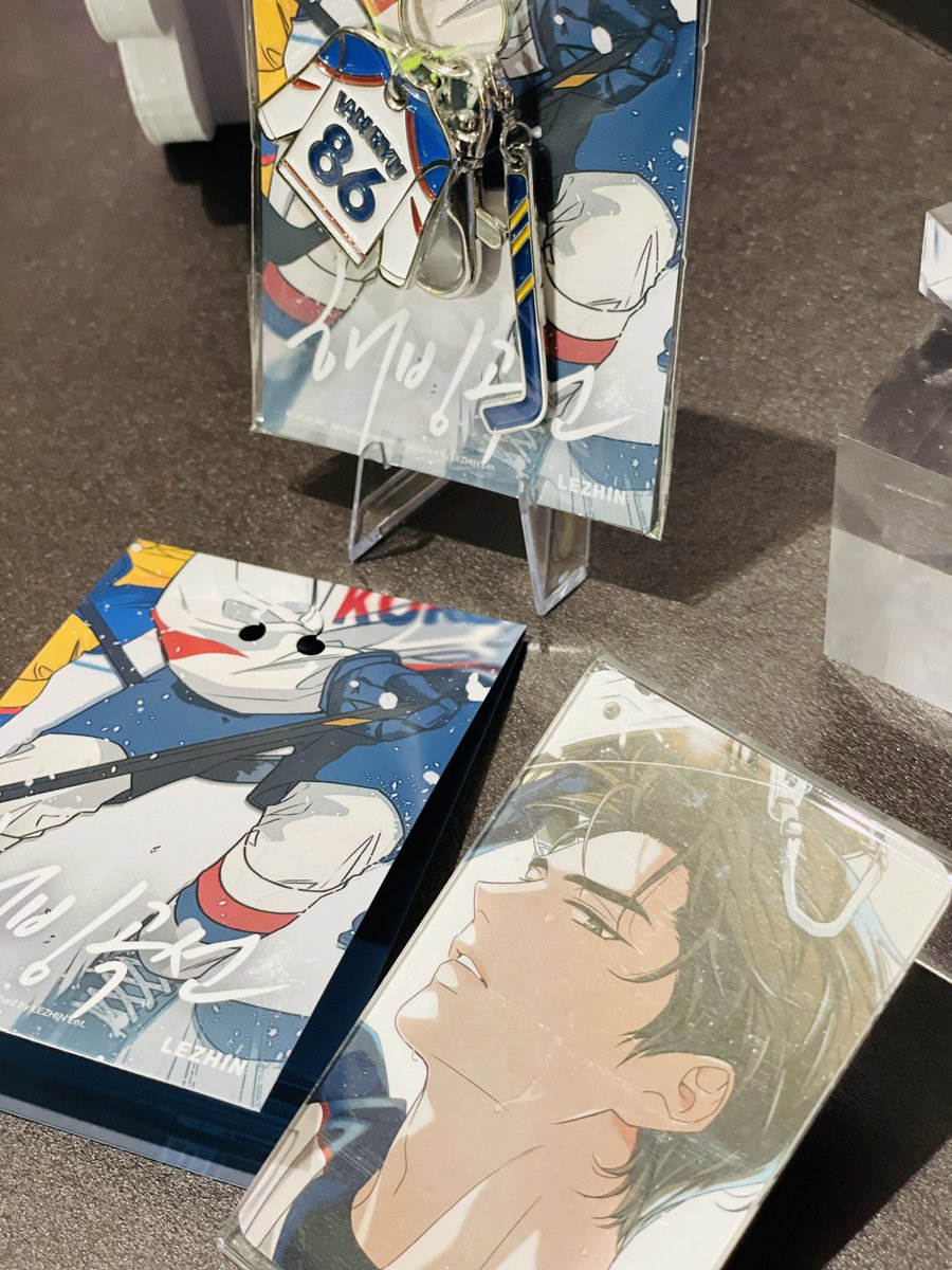 아밝팝업에 초청을 받아 하루 먼저 다녀왔어요! 진짜.. 무엇을 상상하시든 그 이상을 보시게 될겁니다🔥🔥과몰입을 부르는 최고에 팝업👍더 많은걸 보여드리고싶지만 살짝만💕팝업 가시는 분들 즐겁게 놀다오시구 더위조심하세요!
#아밝팝업 #레진시그팝업 #재이미샵
#아침이밝았습니다 #DAYBREAKPOPUP