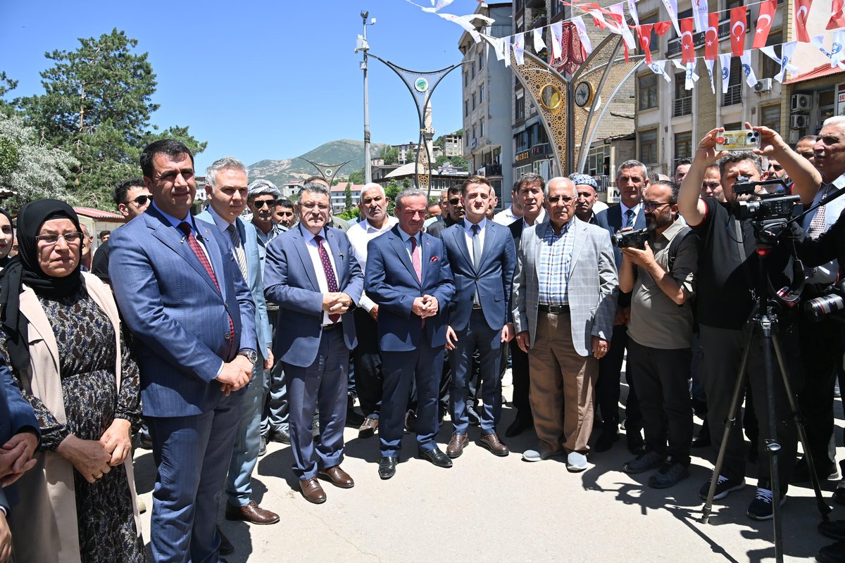 Şemdinli’de artık bir #Trabzon Caddesi var… 

Kadim iki kültürün kardeşliği bakidir. Kardeşliğimizin nişanesi Trabzon Caddesi, Şemdinli’mize hayırlı olsun…