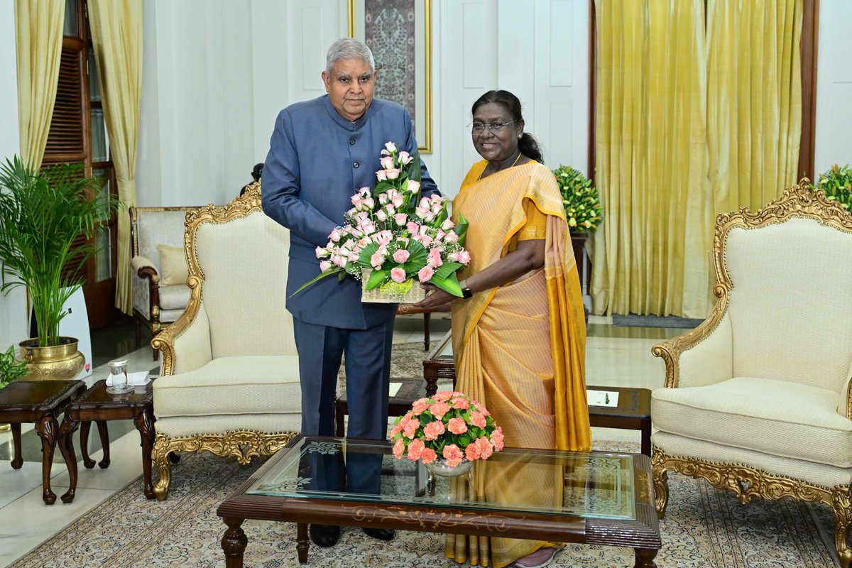 rashtrapatibhvn's tweet photo. Shri Jagdeep Dhankhar, Vice President of India, called on President Droupadi Murmu at Rashtrapati Bhavan. https://t.co/ZUT9EEw4RY