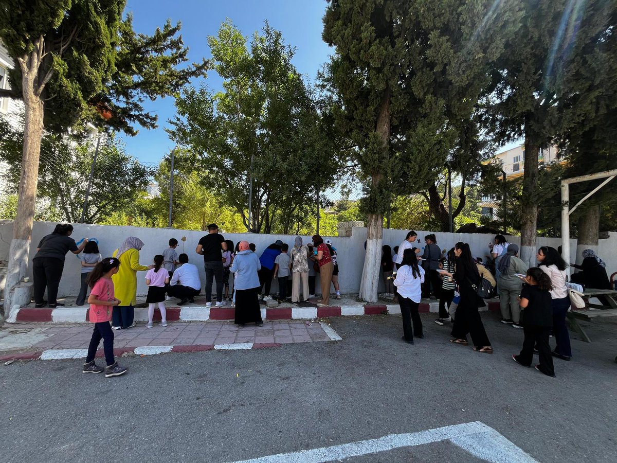Gülnar İlçe Millî Eğitim Müdürlüğü (@gulnarmem) on Twitter photo Dönem Sonu Faaliyet Haftası Aile Etkinlikleri kapsamında Atatürk İlkokulu öğretmen, öğrenci ve velileri bir araya gelerek “Okulumu Renklendiriyorum” etkinliği gerçekleştirdi.
👨👩👧👦 Birlikte boyadılar, birlikte güzelleştirdiler!
<a href="/fazilet_durmus/">Fazilet Öğretmen 🇹🇷</a>
<a href="/FatihBurgut/">Fatih BURGUT</a>
<a href="/h_kadim33/">Hüseyin KADİM</a> Dönem Sonu Faaliyet Haftası Aile Etkinlikleri kapsamında Atatürk İlkokulu öğretmen, öğrenci ve velileri bir araya gelerek “Okulumu Renklendiriyorum” etkinliği gerçekleştirdi.
👨👩👧👦 Birlikte boyadılar, birlikte güzelleştirdiler!
<a href="/fazilet_durmus/">Fazilet Öğretmen 🇹🇷</a>
<a href="/FatihBurgut/">Fatih BURGUT</a>
<a href="/h_kadim33/">Hüseyin KADİM</a>