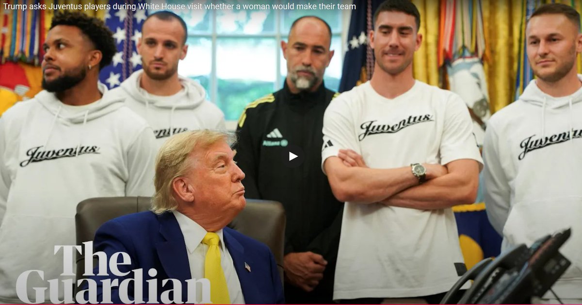 ▬ Recevant les joueurs de la #Juventus dans le bureau ovale, #Trumps leur demande carrément - devant les caméras - leur avis sur les joueurs transgenres dans le football.
▬ Gêne générale🥸 
▬ Lire + vidéo : theguardian.com/football/2025/…