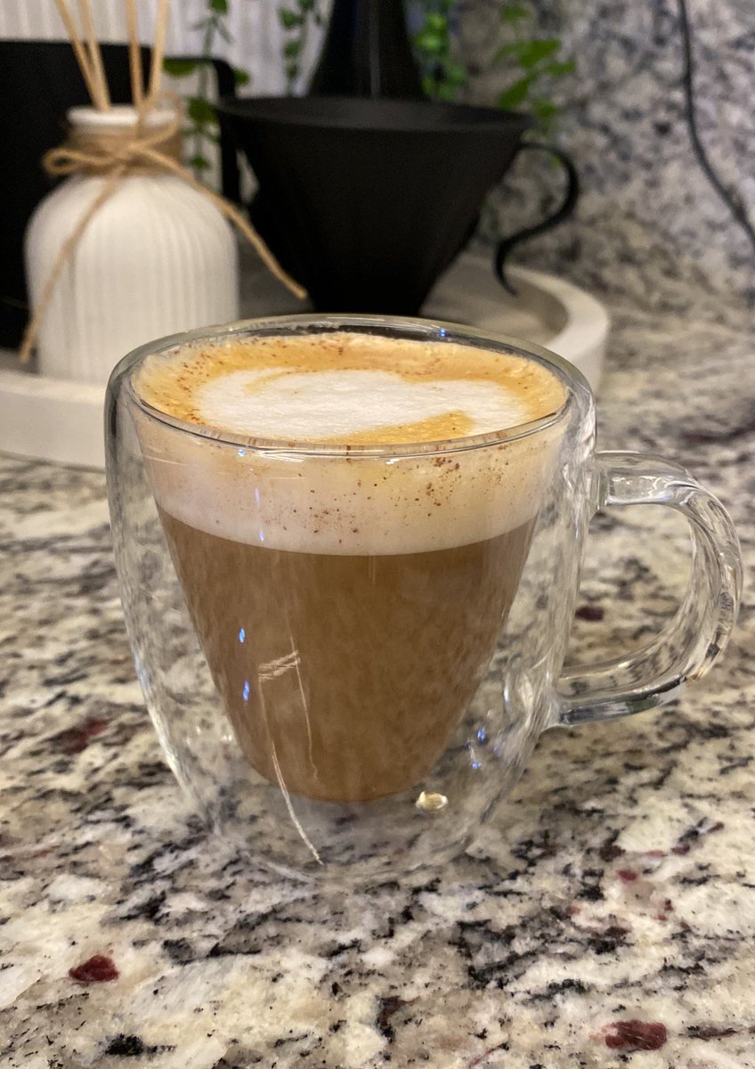 GiameCarlos's tweet photo. Me declaro coffee lover.

Tengo una amiga que me dice que solo me falta hacer buche y gárgara con el café https://t.co/cWR2CYFaaW