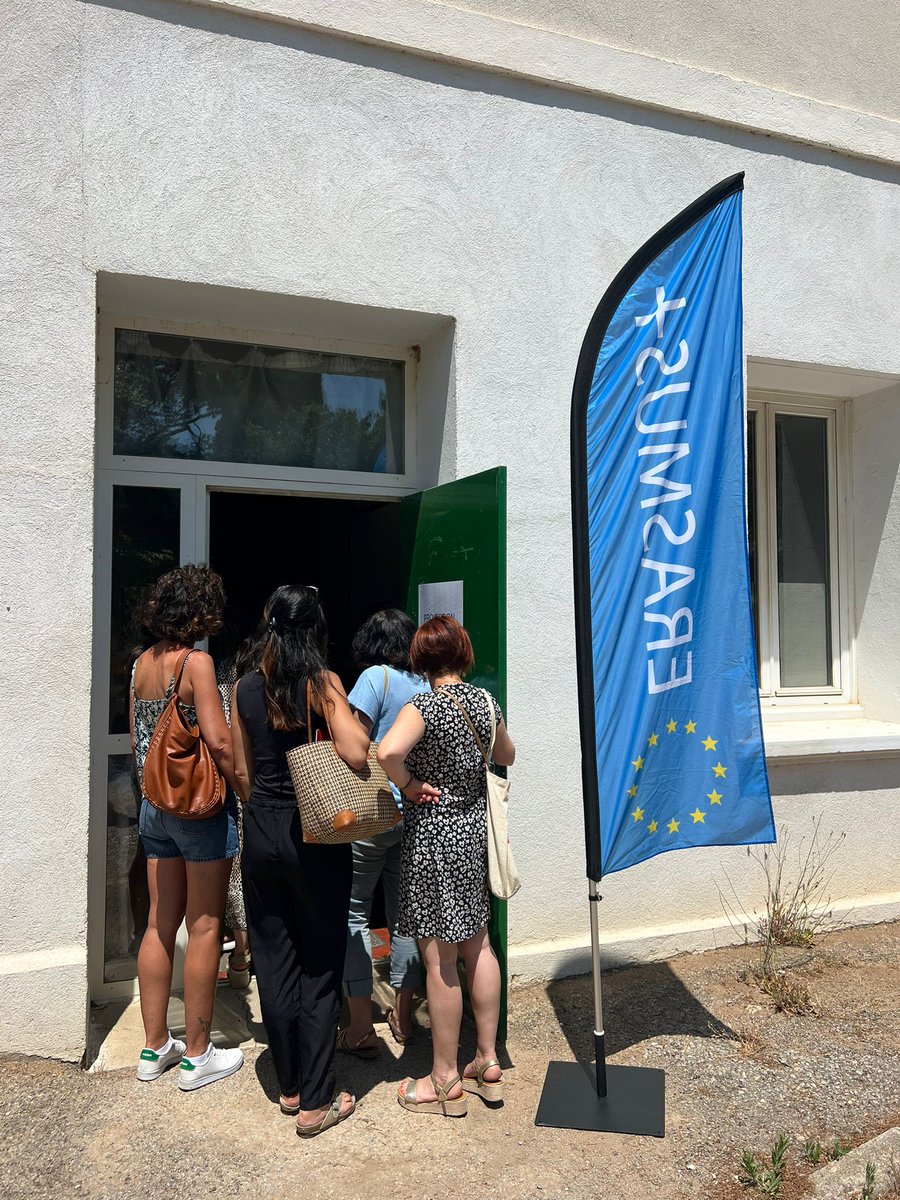 DRAREIC PACA (@drareic_paca) on Twitter photo 52 enseignants des élémentaires de la <a href="/RegionAcPaca/">Région académique Provence-Alpes-Côte d'Azur</a> ayant participé à la formation <a href="/EUErasmusPlus/">Erasmus+</a> SLAM Élémentaire de la DRAREIC & du GIP-FCIP, se sont retrouvés hier à l’Agricampus. Ils ont pu notamment mesurer l’impact de la formation sur leurs compétences en anglais, et en DNL 52 enseignants des élémentaires de la <a href="/RegionAcPaca/">Région académique Provence-Alpes-Côte d'Azur</a> ayant participé à la formation <a href="/EUErasmusPlus/">Erasmus+</a> SLAM Élémentaire de la DRAREIC & du GIP-FCIP, se sont retrouvés hier à l’Agricampus. Ils ont pu notamment mesurer l’impact de la formation sur leurs compétences en anglais, et en DNL