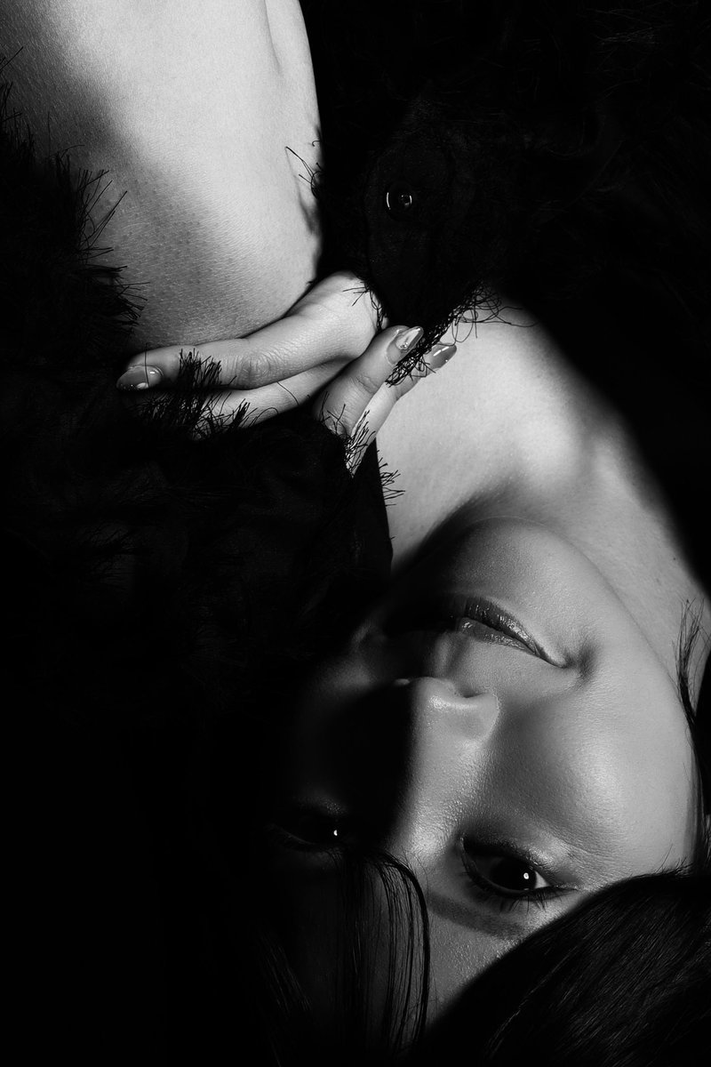miki_piero10's tweet photo. model:Kurumi Nina／#胡桃にな

#トリミング写真 #CroppedPhoto  
#逆さま写真 #UpsideDownPhoto  
#モノクロ写真 #BlackAndWhitePhoto  
#ポートレート #Portrait 
#写真好きな人と繋がりたい https://t.co/D4Xi0uLrzy