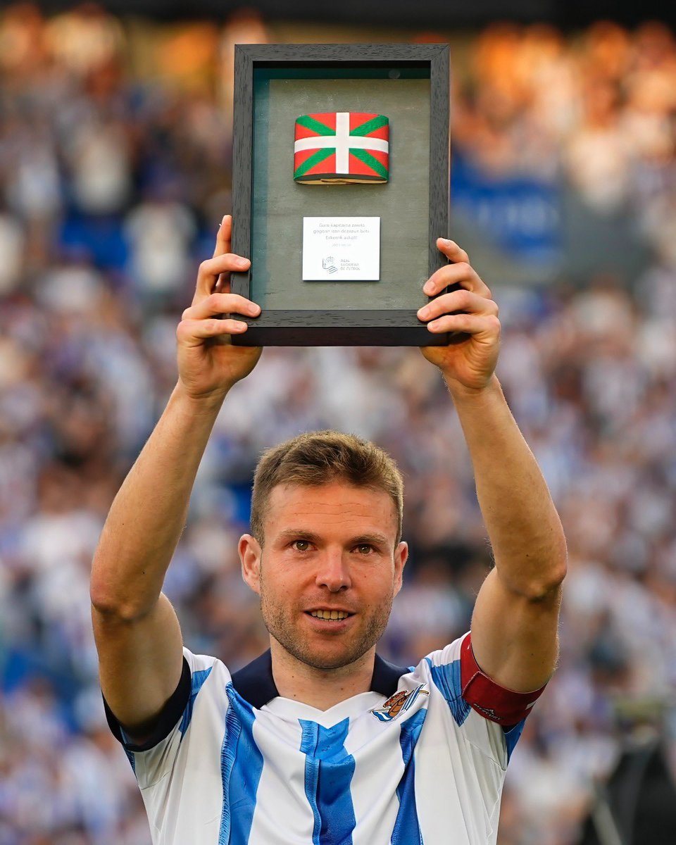 Real Sociedad 🇫🇷 (@realsociedadfr) on Twitter photo 🔚 Il y a 15 ans, <a href="/illarra4/">Asier Illarramendi</a> faisait ses débuts comme txuri urdin ! 💙
#HistoireRS 🔚 Il y a 15 ans, <a href="/illarra4/">Asier Illarramendi</a> faisait ses débuts comme txuri urdin ! 💙
#HistoireRS