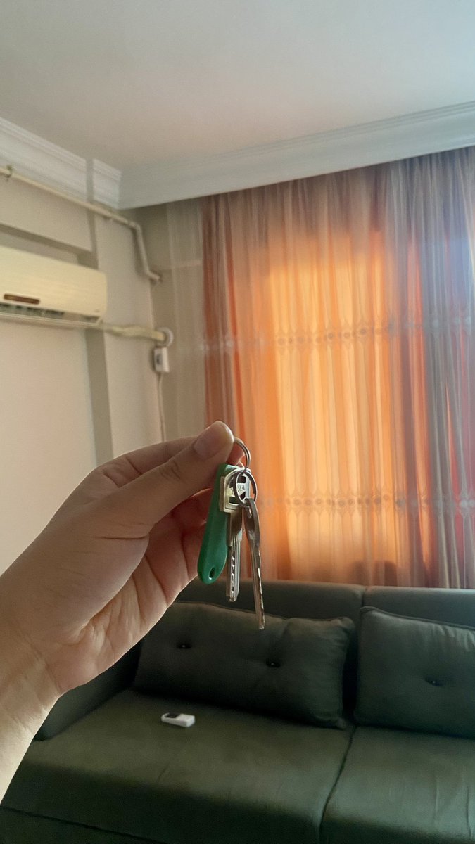 hamideeey's tweet photo. KPSS derdi bitti ✅ 
Atanıldı ✅
2+1 ev tutuldu ✅ https://t.co/5FB2T3tMNA