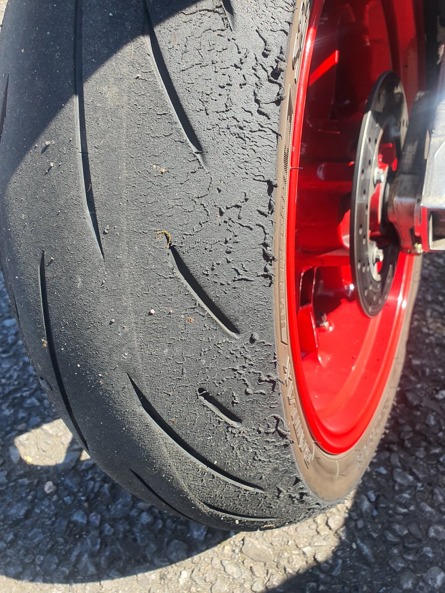 Had a great time at Castle Combe Circuit yesterday. Plenty of sun and speed! 🏍️😎