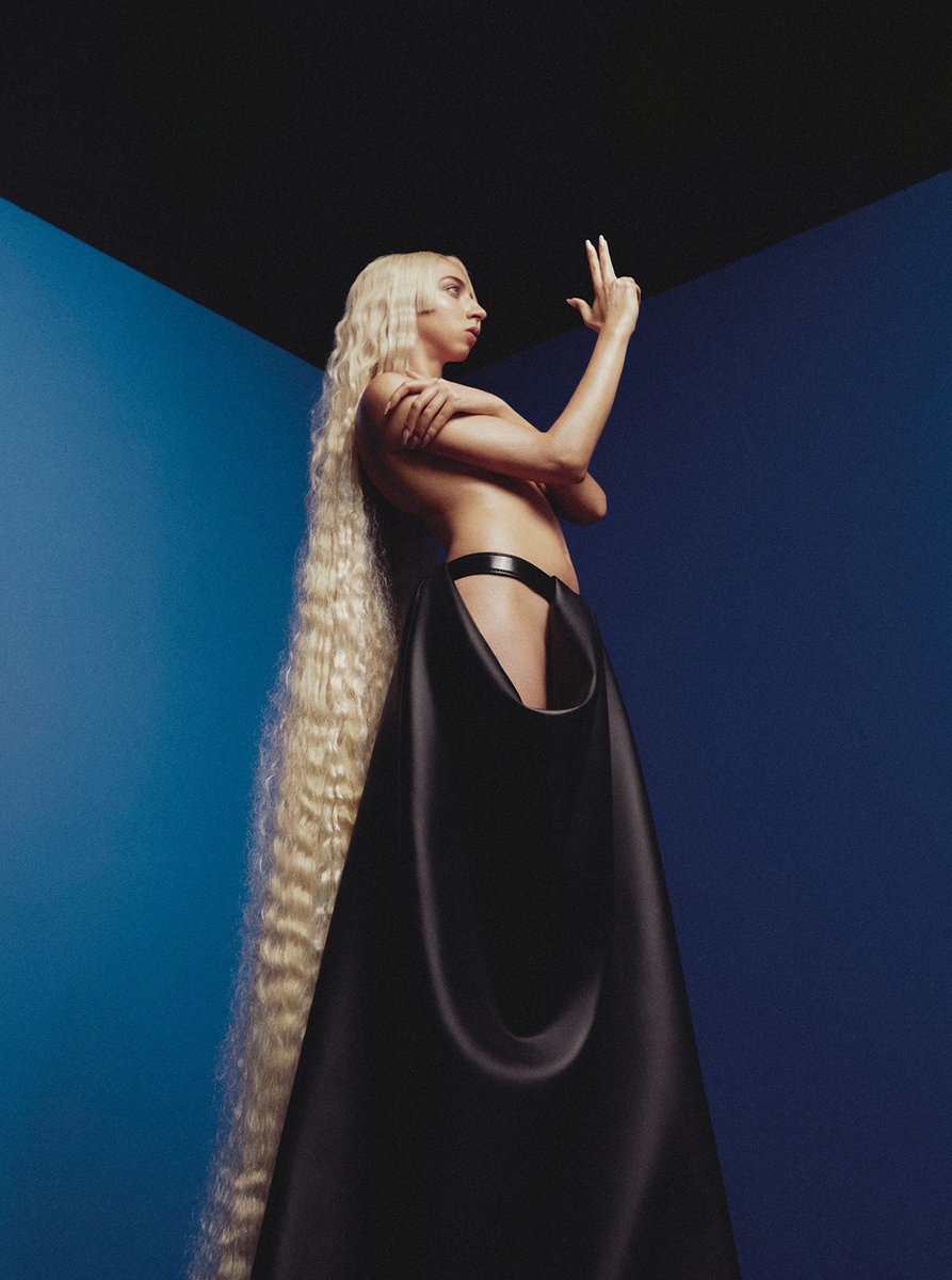 Gigi Ros se lanza sin paracaídas con “Kamikaze”, su álbum debut. Un proyecto multidisciplinar donde sonido, estética e identidad se entrelazan sin miedo, etiquetas ni filtros. Pura intuición.
acero.metalmagazine.eu/post/gigi-ros