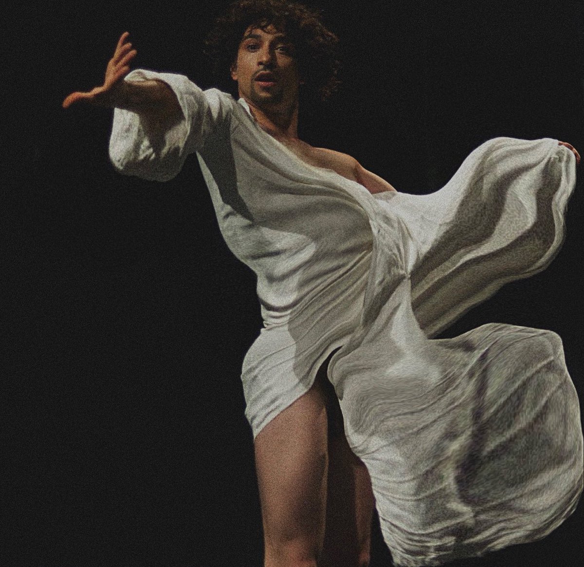 New performance « Sève Cobalt » opus 3 coming soon 💙
…
📸 #laurentmarion 
#vahramzaryan