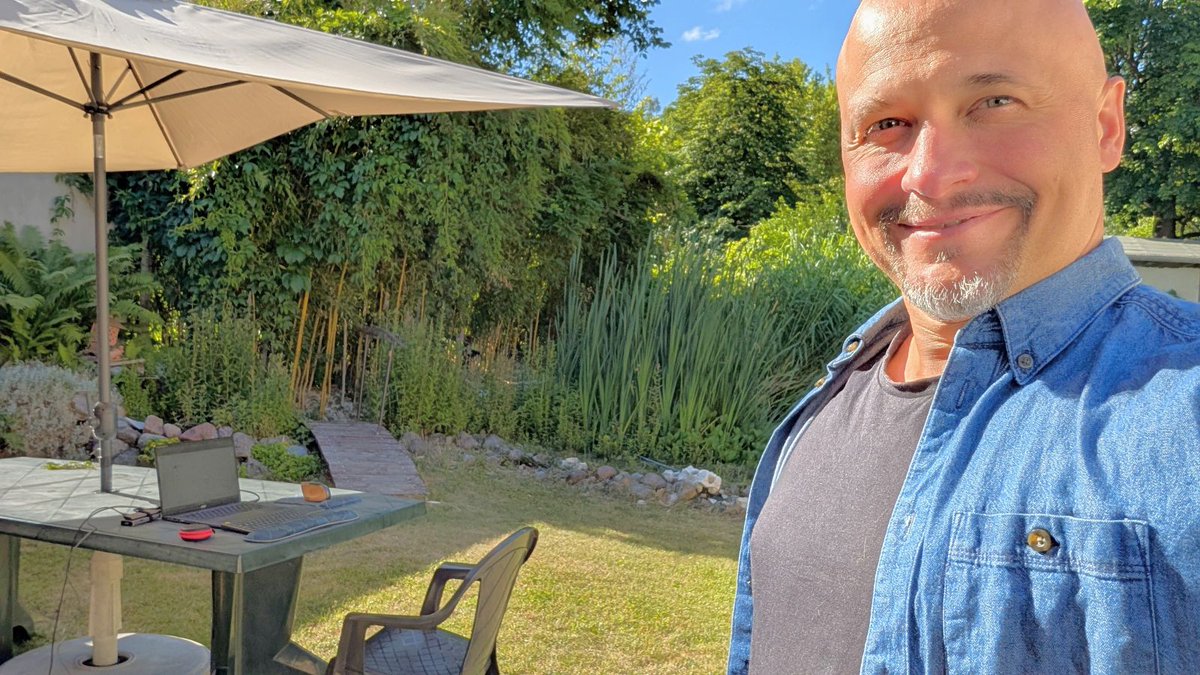 Good morning! 😀

Hustle and flow both go together.
Another day in my summer office in the beautiful surroundings of capital #Berlin.

Working on wayfarers.ai