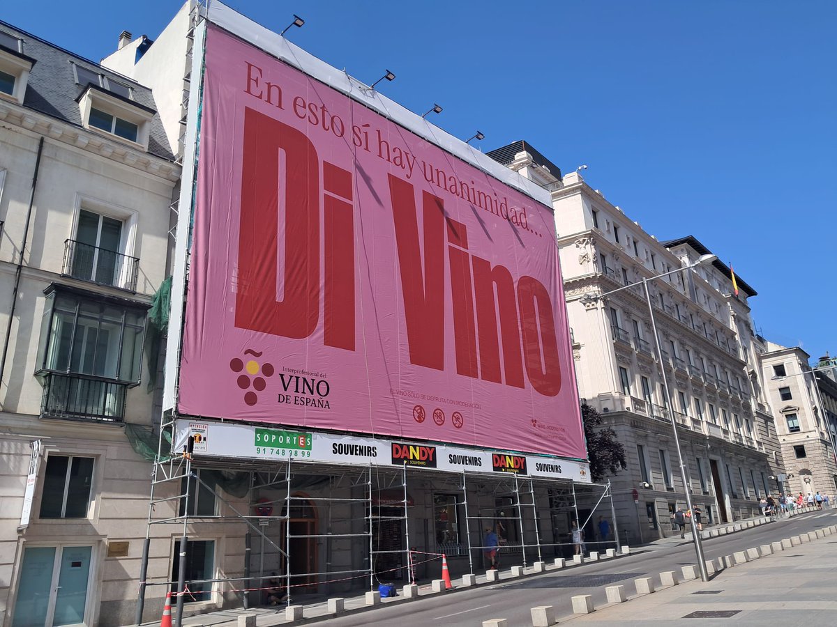Spanish Wine Lover (@spanish_wl) on Twitter photo Lona gigante frente al Congreso de los Diputados en defensa del sector vitivinĂcola.
Es una iniciativa de <a href="/InterVinoEs/">Interprofesional del Vino de España</a> para
defender el vino “como parte del estilo de vida mediterráneo, producto sostenible y motor de desarrollo rural”. Lona gigante frente al Congreso de los Diputados en defensa del sector vitivinĂcola.
Es una iniciativa de <a href="/InterVinoEs/">Interprofesional del Vino de España</a> para
defender el vino “como parte del estilo de vida mediterráneo, producto sostenible y motor de desarrollo rural”.