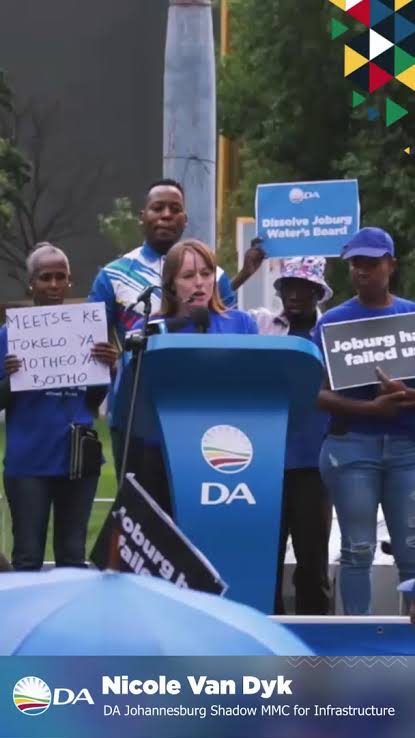 MyLeaderNicole's tweet photo. For close in a year now the @DA_JHB has called for the dissolution of the @JHBWater board.  The mayor ignored our calls and continues to do so. Of course it all makes sense as the 2 companies who supply the city with water tankers are close friends of the deputy pres. https://t.co/Ln7fY5JJ4T