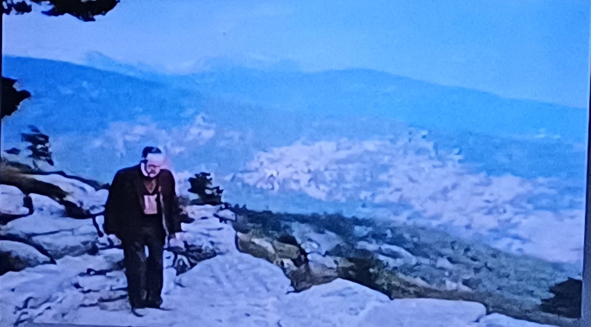 Mi padre en su último año de vida, subió a su Mirador en el Parque Nacional de Guadarrama. Recuerdo la dificultad de sus movimientos pero irradiaba felicidad viendo esa maravilla de paisaje. Recomiendo a quienes no lo conozcan, que lo hagan alguna vez, merece mucho la pena.