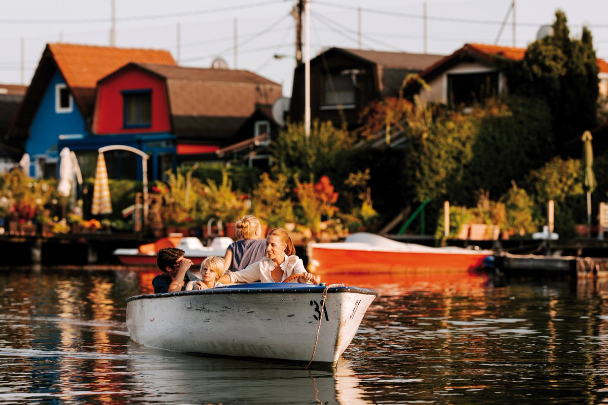 In estate, #Vienna si accende con un mix di proposte per tutti: musica e teatro all'aria aperta, picnic nei parchi imperiali, biciclettate, trekking con vista e tanto altro☀️🌳<a href="/_vienna_info_/">Vienna</a> 
#ViennaNow
bit.ly/4eaBaIw