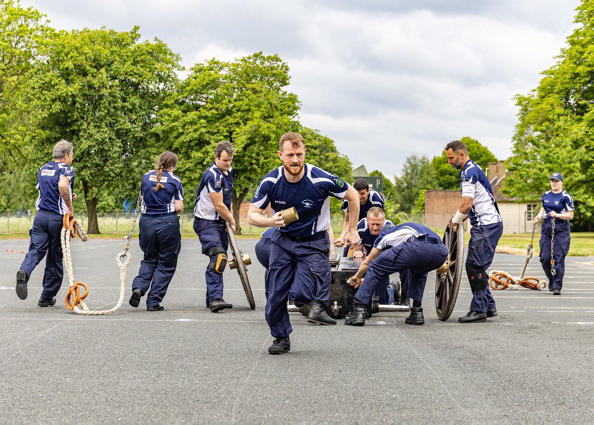 HMS_Pegasus's tweet image. @HMS_Pegasus @RNReserve CPO Iain McCallum photographed the Maritime Reserve Field Gun Crew training for the forthcoming competition to be held at @HMS_Collingwood on 28th June
Iain also captured game changing video drone footage for training analysis
@NAVYfit
@RNRMC
@MRFGCrew
