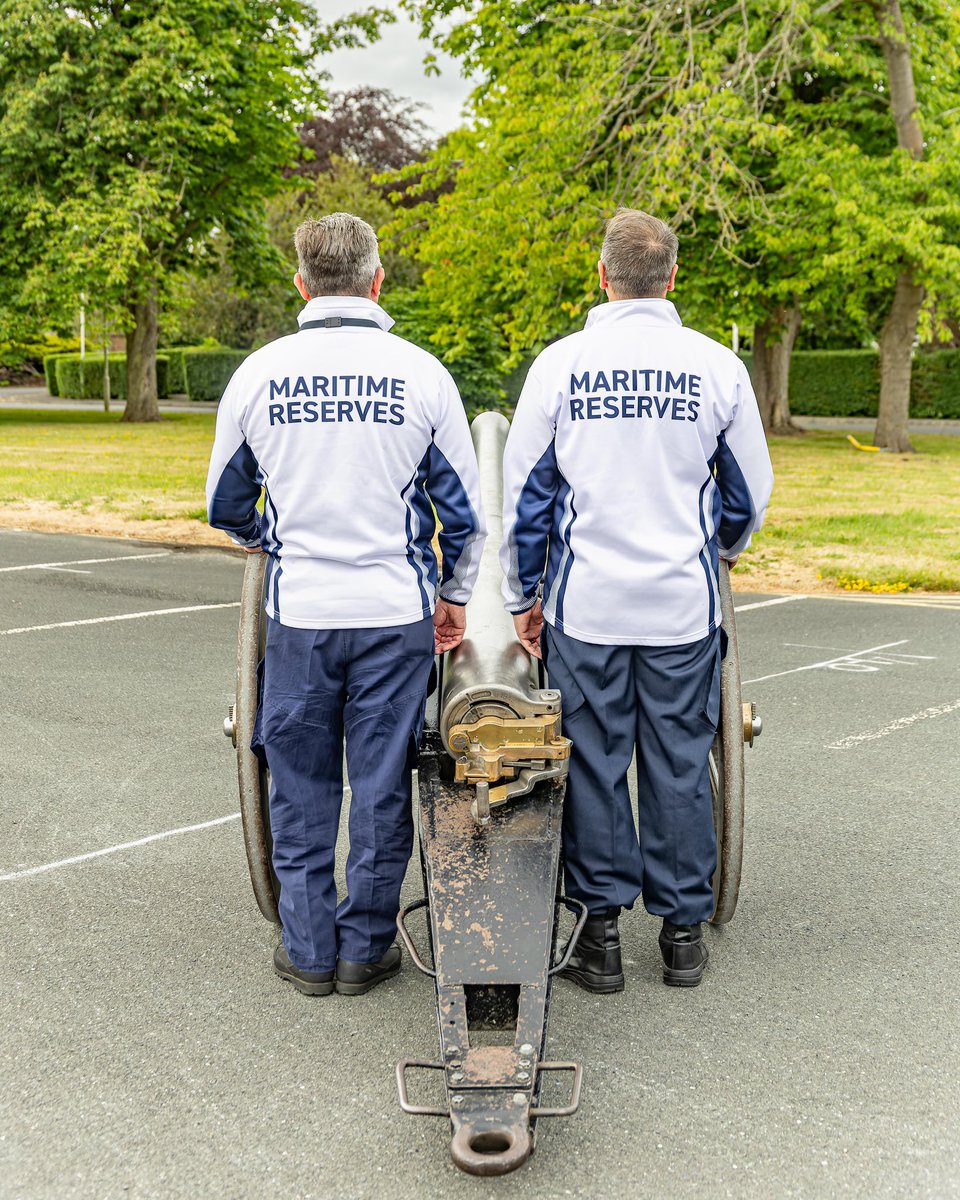 HMS_Pegasus's tweet image. @HMS_Pegasus @RNReserve CPO Iain McCallum photographed the Maritime Reserve Field Gun Crew training for the forthcoming competition to be held at @HMS_Collingwood on 28th June
Iain also captured game changing video drone footage for training analysis
@NAVYfit
@RNRMC
@MRFGCrew