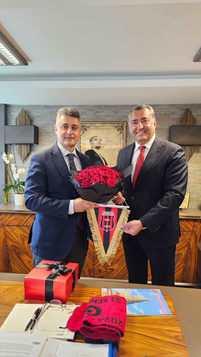 Galataspor Kulüp Başkanı Sayın Emin Selim Akgül, Yönetim Kurulu Üyesi Sayın Bekir Döndü ve Türkiye Cumhuriyet Merkez Bankası Yapı ve Tedarik İşleri Genel Müdürü Sayın Kazım Gökhan Elgin, Direktörümüz Sayın Yalçın Kaya’yı makamında ziyaret etti. Nazik ziyaretleri için kendilerine
