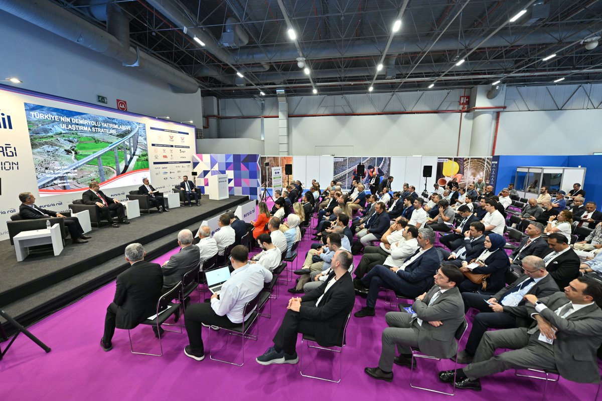 🚅#EurasiaRail2025’te 2. gün tüm hızıyla devam ediyor!
🎯Ulaşımın geleceğini şekillendiren firmalar, en yeni sistemler ve uluslararası iş bağlantıları ve ilham veren konferanslar bugün de Eurasia Rail’de.

Tüm sektör profesyonellerini fuarımıza bekliyoruz. bit.ly/3FuDnBv