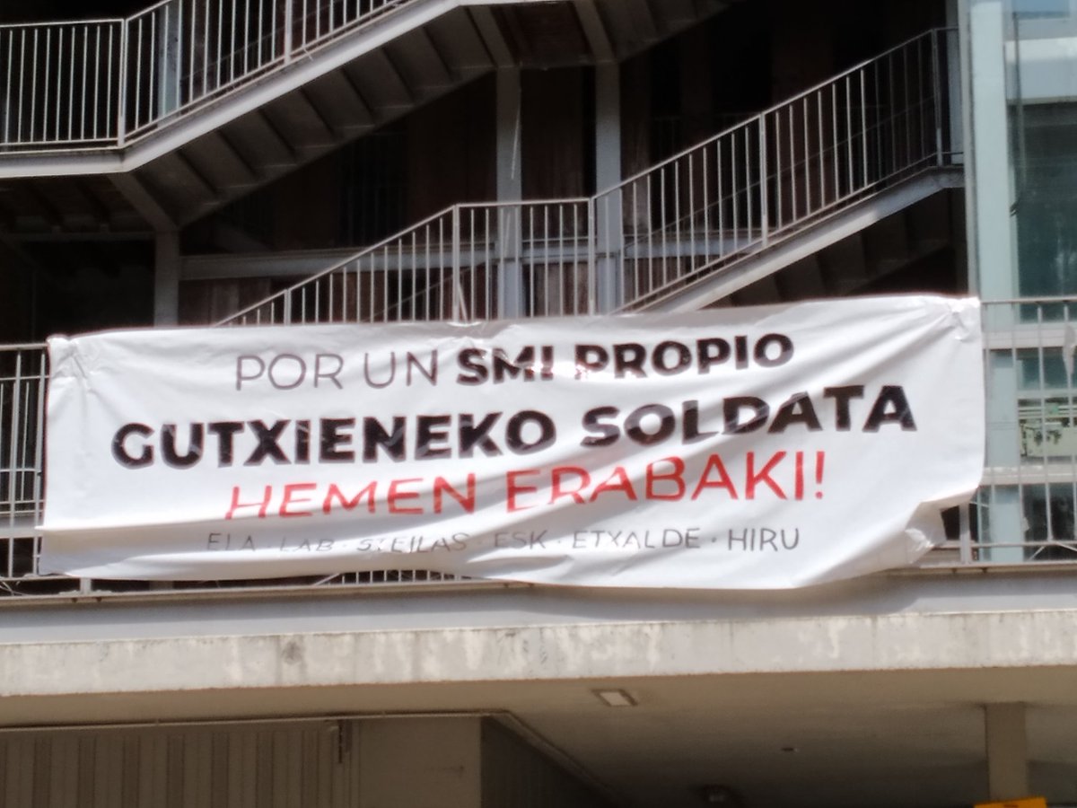Gaur eta bihar Laudioko eta Amurrioko merkatuetan sinadurak biltzen egongo gara. 
Animatu ta sinatu! 

📢Gutxieneko soldata hemen erabaki!! 
#HemenErabaki
#PorUnSMIpropio