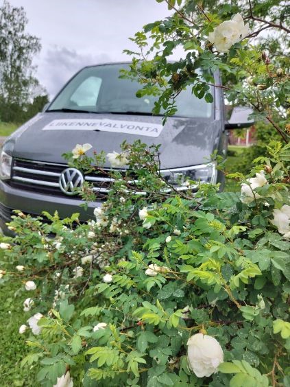 Olemme aloitelleet juhannusliikenteen valvontaa. Puolen päivän jälkeen kentältä kerrottua: Kirkkonummella 58 kuljettajaa, Hangossa 30 kuljettajaa ja Vihdissä 41 kuljettajaa puhalsi nollat. Lohjalla kirjattiin yksi törkeä rattijuopumus. 
#poliisi #poliisiLU #juhannus