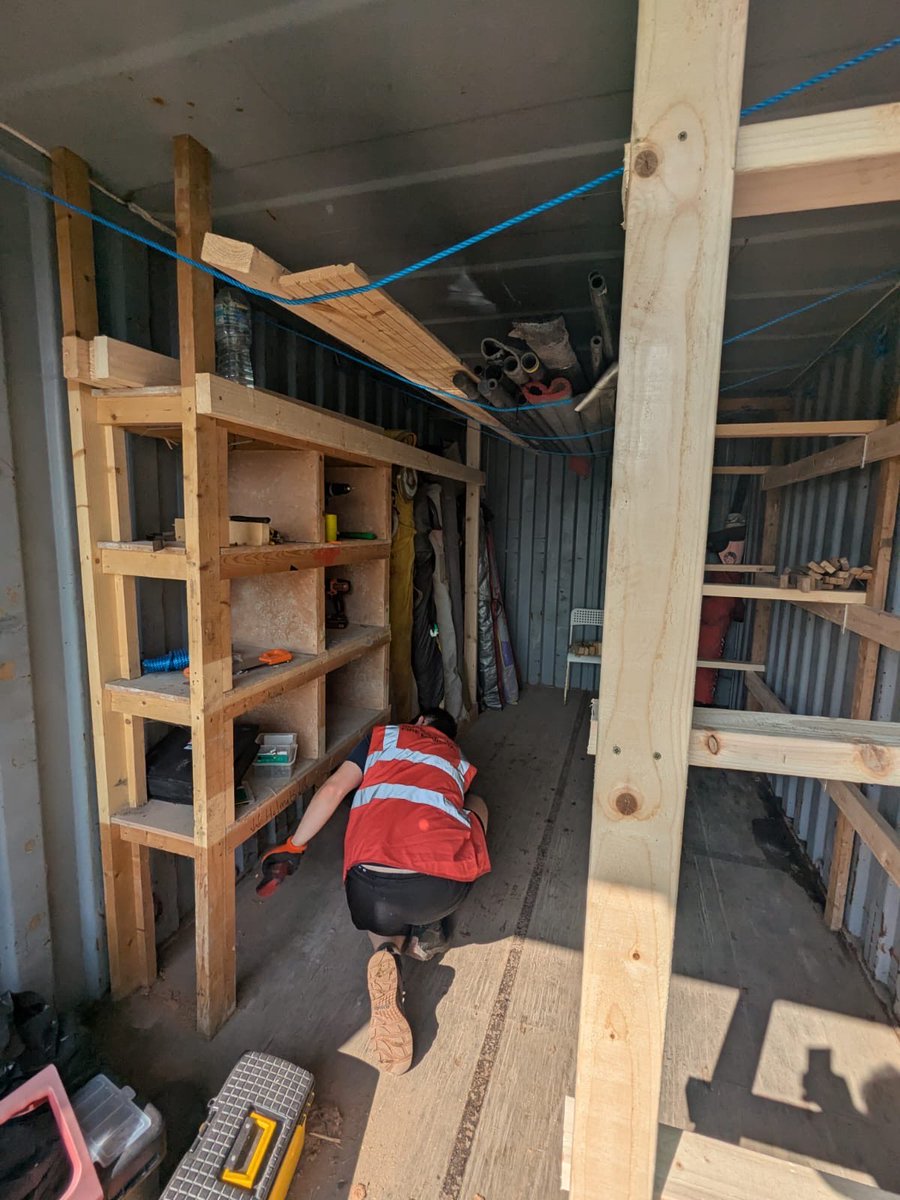 unigalwaysport's tweet image. 🏄♂️ Big tidy-up at Rusheen Bay!
Windsurfing’s old container was bursting at the seams, so captain Conor & crew stripped it back, built new racks, added a changing space, & made it usable again.
All student-led, powered by grit, rain, and far too many B&Q runs. 💪🌧️