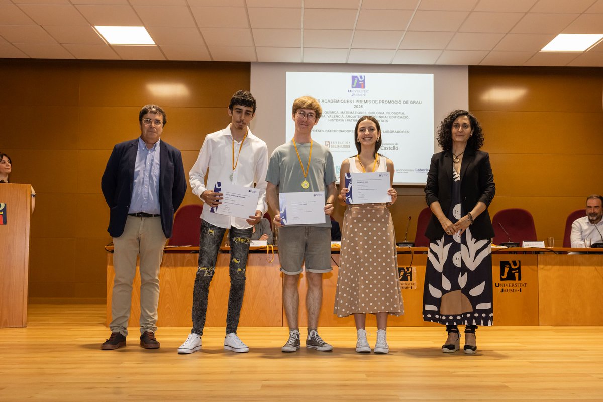 Felicitem el nostre alumne Pau Ferrando per haver guanyat el Premi de Promoció del Grau d’Humanitats de la UJIamb un excel·lent treball d’investigació sobre la desinformació i les fake news.

La seua dedicació, rigor acadèmic i capacitat crítica han estat reconeguts.