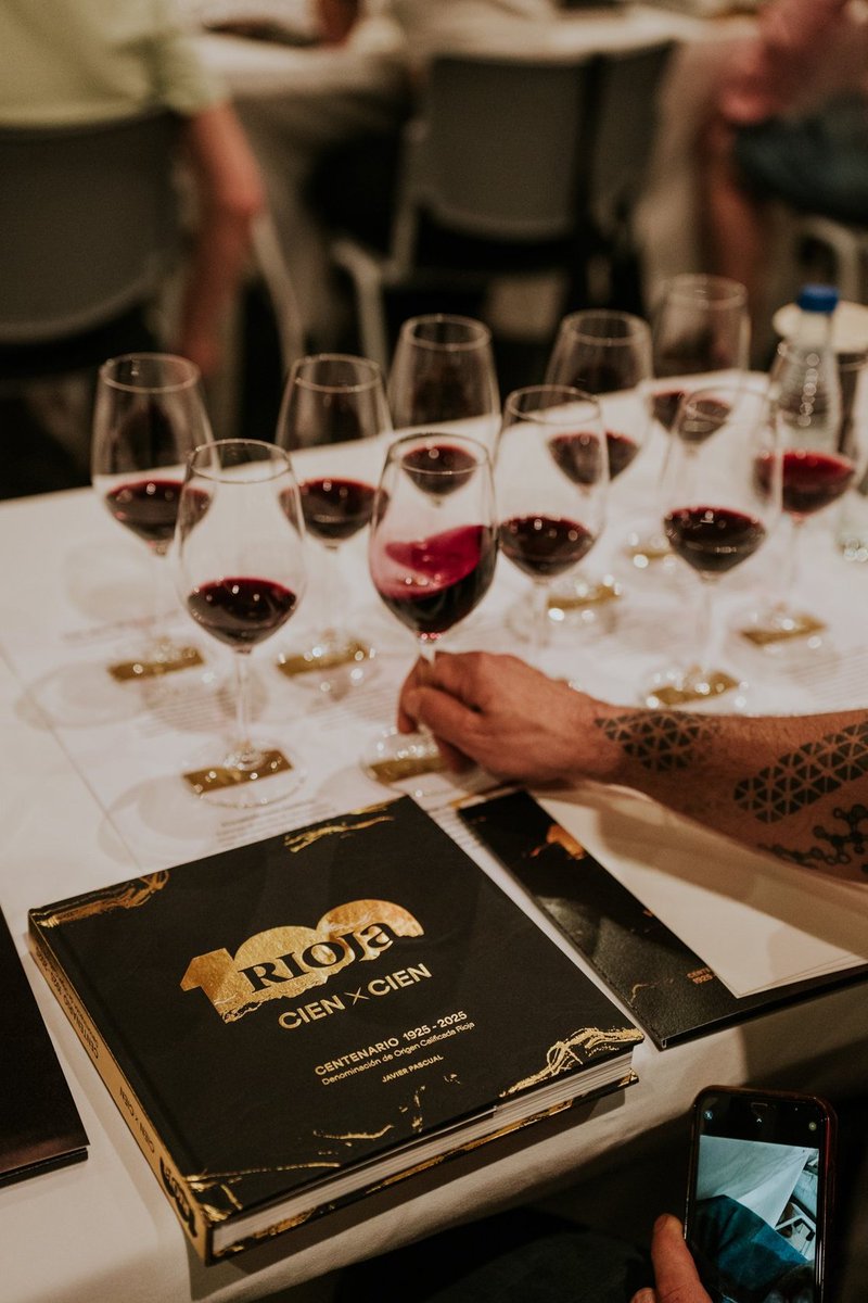 La Prensa del Rioja (@prensarioja) on Twitter photo Rioja celebra su Centenario en Bilbao con más cien de vinos y una escultura conmemorativa
#vino #vinoderioja #alóndigadeBilbao <a href="/RiojaWine_ES/">Rioja Wine España</a>
laprensadelrioja.com/enoturismo/cul… Rioja celebra su Centenario en Bilbao con más cien de vinos y una escultura conmemorativa
#vino #vinoderioja #alóndigadeBilbao <a href="/RiojaWine_ES/">Rioja Wine España</a>
laprensadelrioja.com/enoturismo/cul…