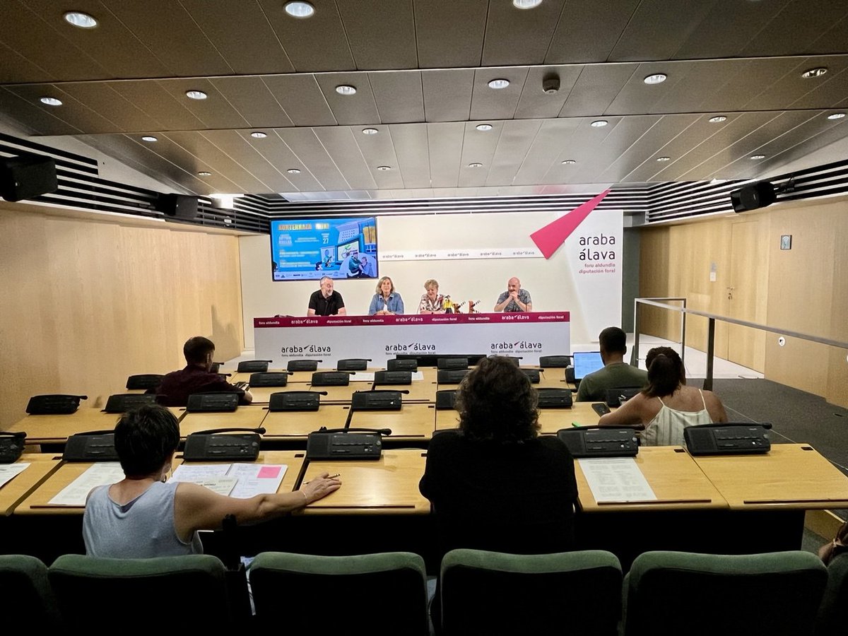 Korterrazak 47 proiekzio antolatuko ditu Arabako 41 herritan, udan v-g.eus/4k7Xcgw #Gasteiz 

Korterraza  celebrará 47 proyecciones en 41 localidades alavesas durante el verano v-g.eus/45wn0PI #VitoriaGasteiz